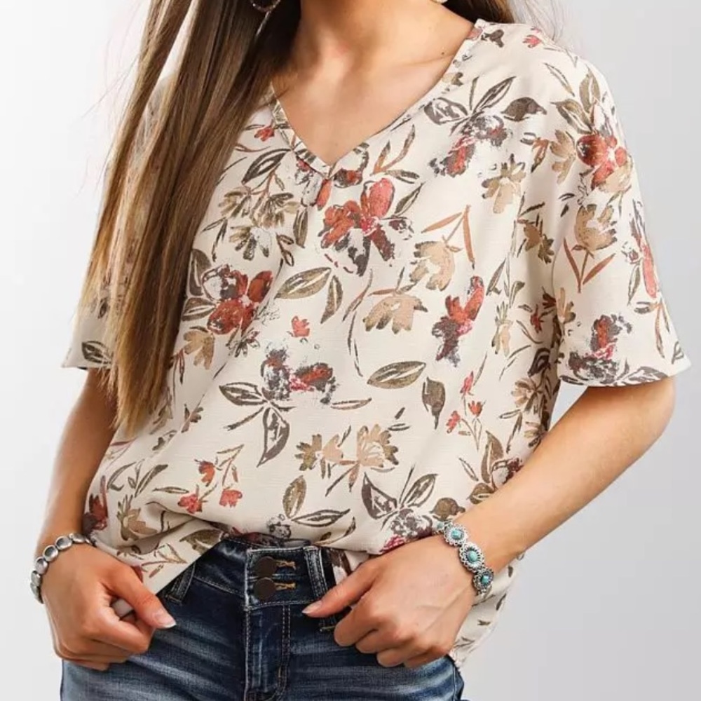 BUCKLE floral v-neck top size XS
